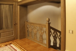 Изготовление деревянной лестницы, дверей, порталов и шкафов в загородном доме