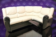 Модель «Кусто» выполнена в оригинальном современном европейском стиле.

Габаритные размеры углового дивана с комплектацией креслом-реклайнером, см.:

В сложенном виде: 280х200х96

Спальное место: 190х120